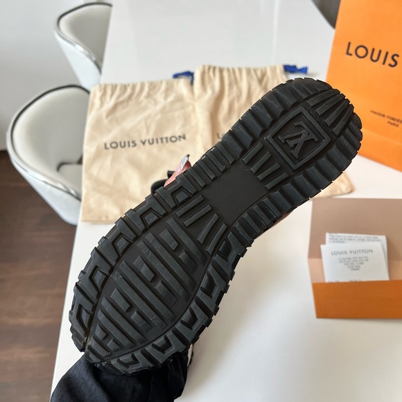 Pre- Loved Louis Vutton Runaway in size 36 - Picture 2 of 6